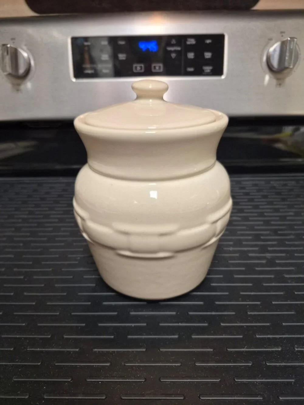 Longaberger Woven Traditions Ivory Round Pottery Canister Small 1.5 Quart 7.25